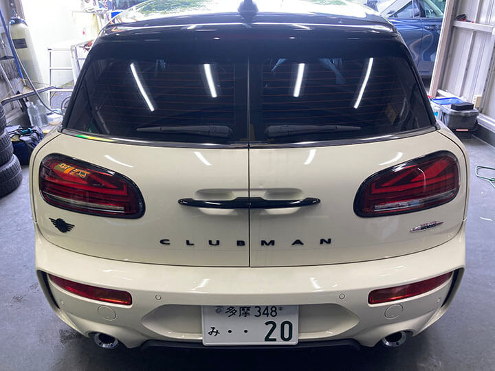 令和4年BMWミニのカーフィルム施工後のリアガラス
